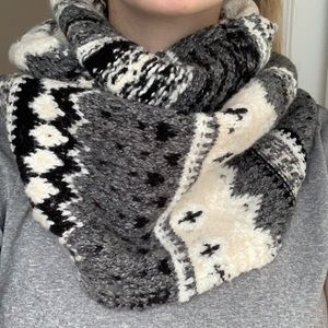 American Eagle Print Scarf